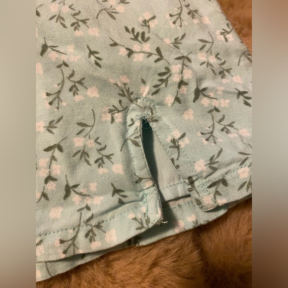 Hollister Floral Mini Skirt medium - Picture 4 of 7